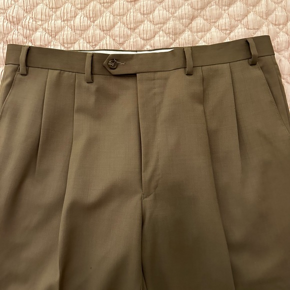 Gorgeous Ralph Lauren 100% Wool Suit in a Grey/Taupe. Men’s Size 46R. - Picture 10 of 11